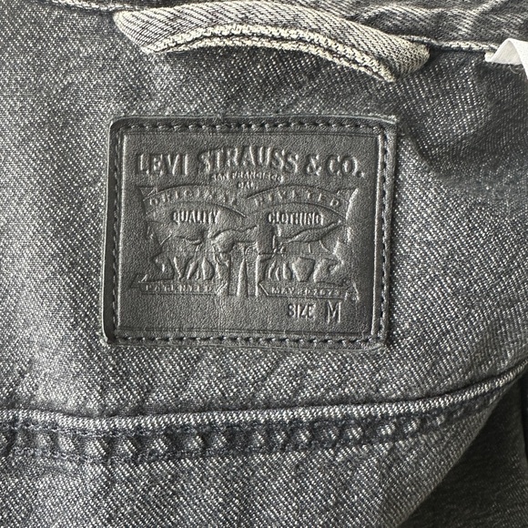 Women’s Black Acid Wash Levis Denim Jacket - Picture 2 of 3